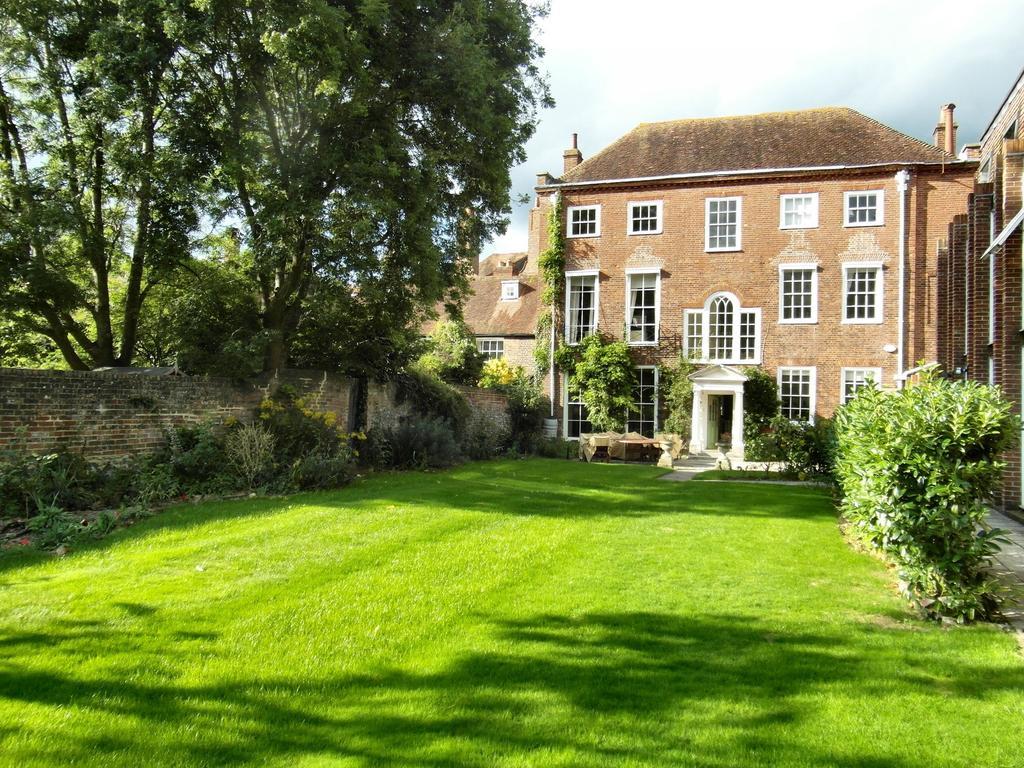 East Pallant Bed And Breakfast, Located In Large Georgian Townhouse In Central Chichester Eksteriør billede